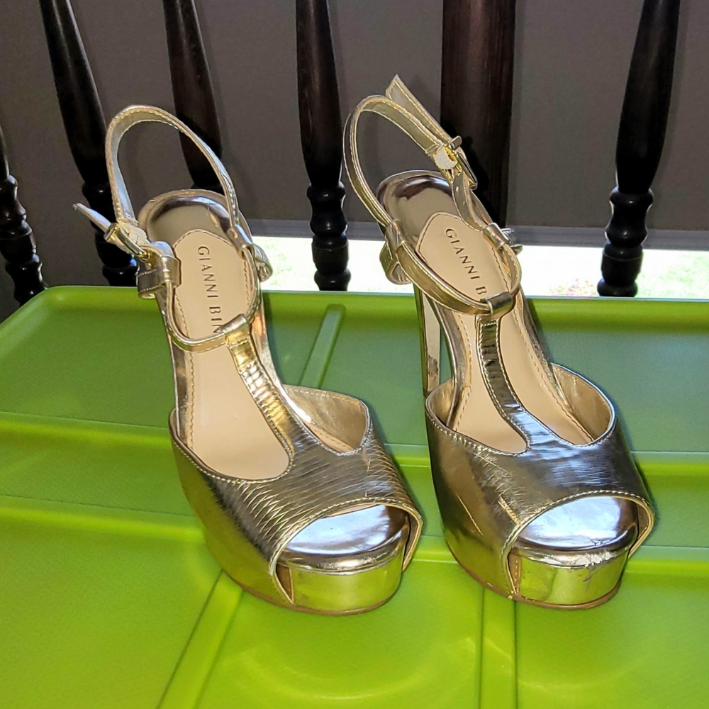 Giani Bernini Metallic Gold Platform Heels